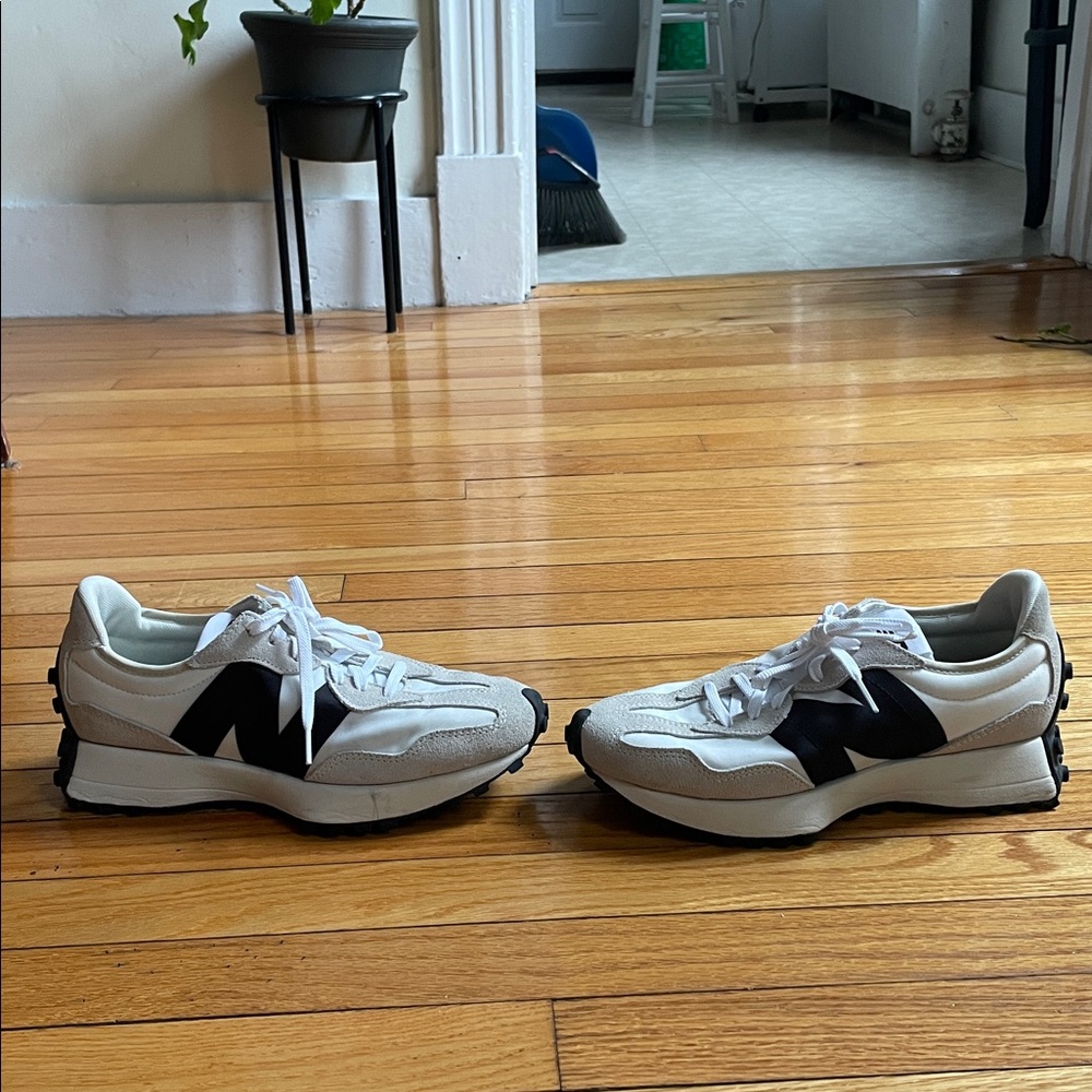 New Balance 327 White and Black Sneakers, women’s size 8.5 - Picture 2 of 6